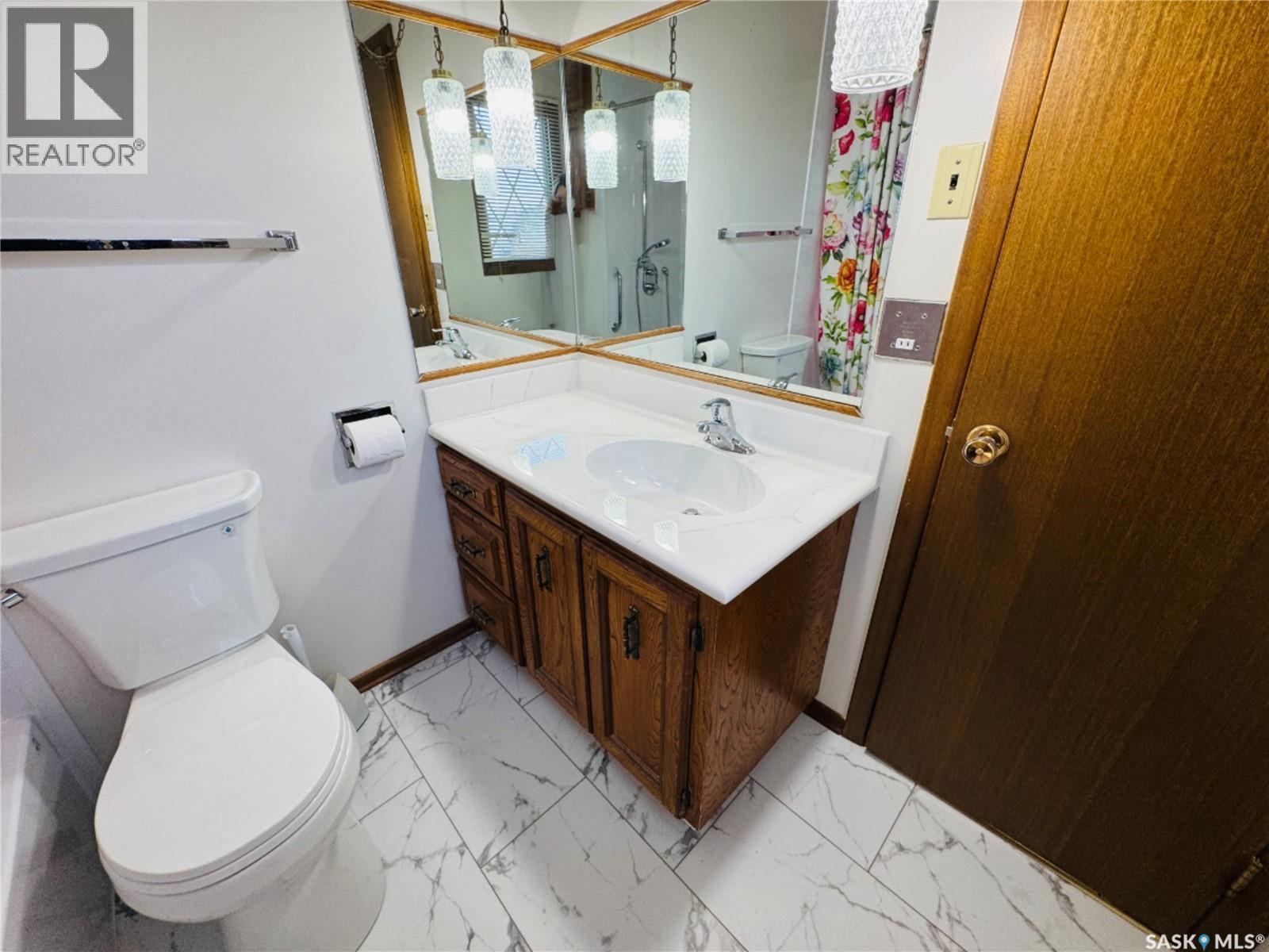 503 7Th Avenue W, Biggar, SK - Indoor Photo Showing Bathroom