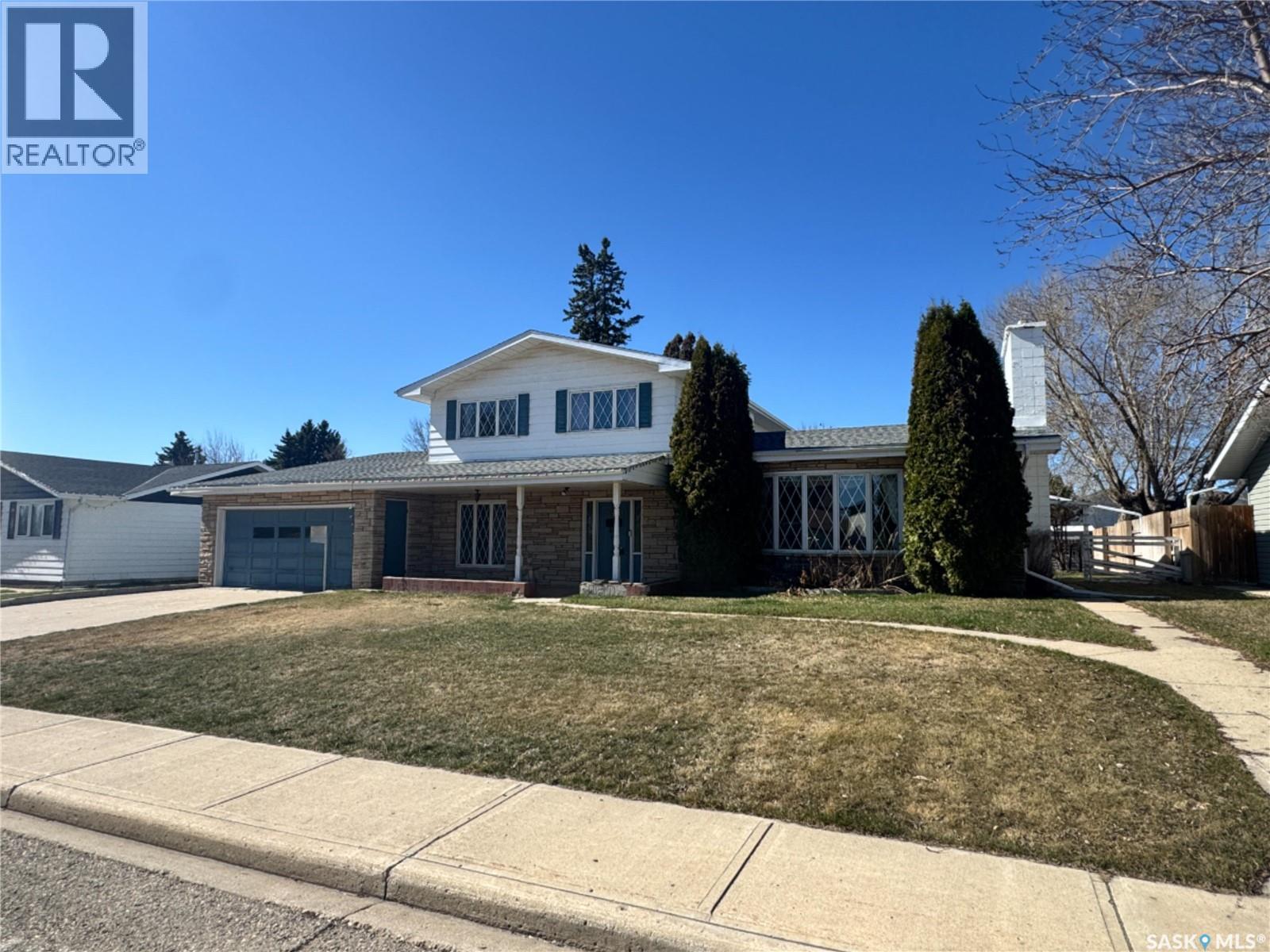 503 7Th Avenue W, Biggar, SK - Outdoor With Deck Patio Veranda With Facade