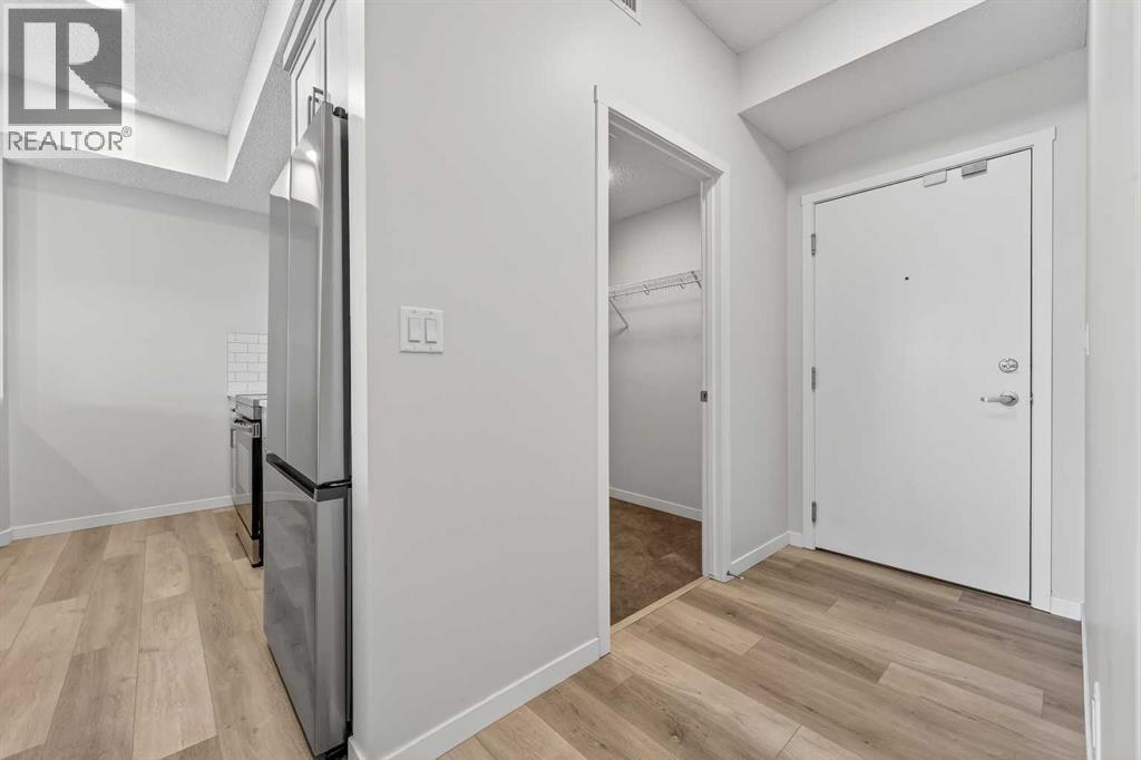 1410, 33 Carringham Gate Nw, Calgary, AB - Indoor Photo Showing Other Room