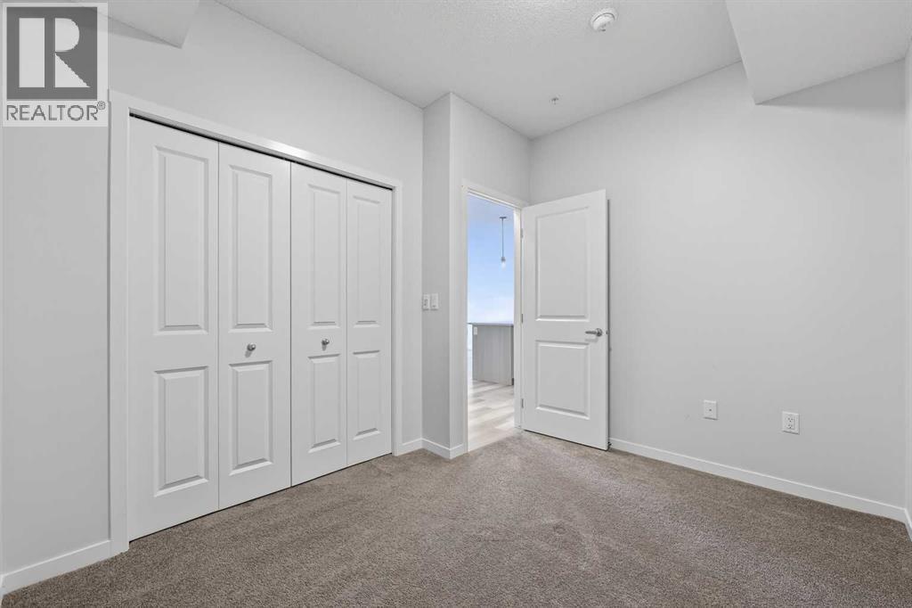 1410, 33 Carringham Gate Nw, Calgary, AB - Indoor Photo Showing Other Room