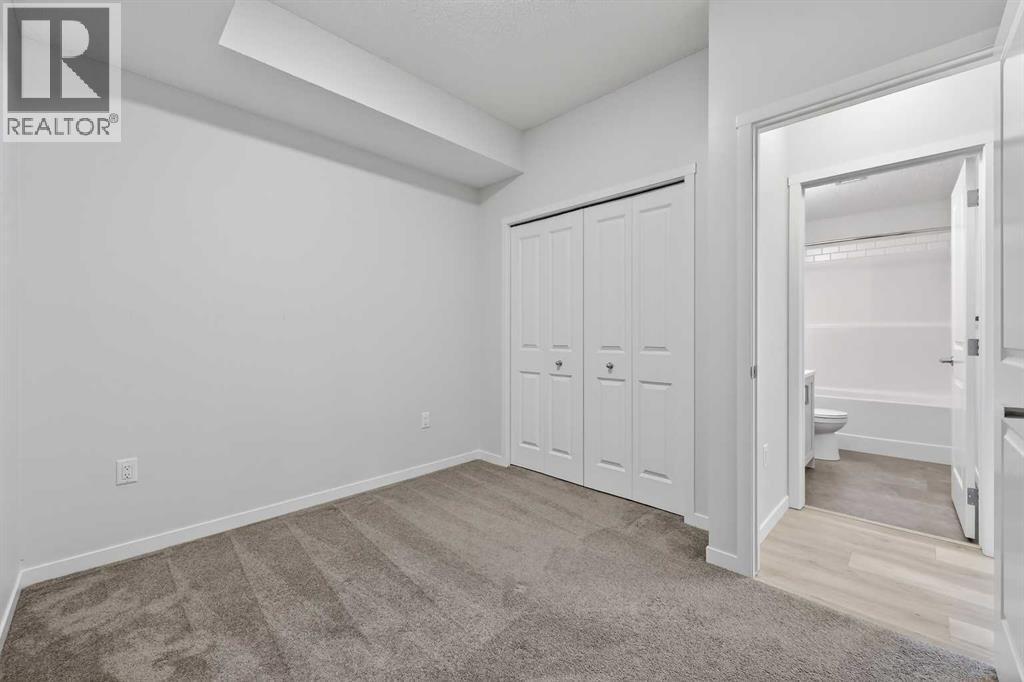 1410, 33 Carringham Gate Nw, Calgary, AB - Indoor Photo Showing Other Room