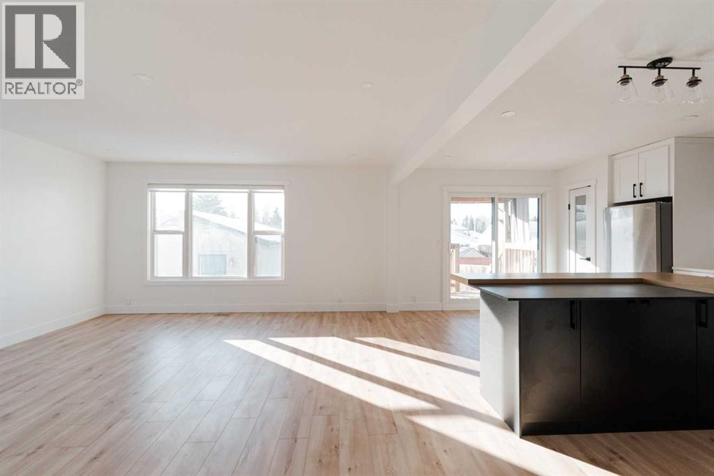 113 Bird Crescent, Fort Mcmurray, AB - Indoor Photo Showing Kitchen