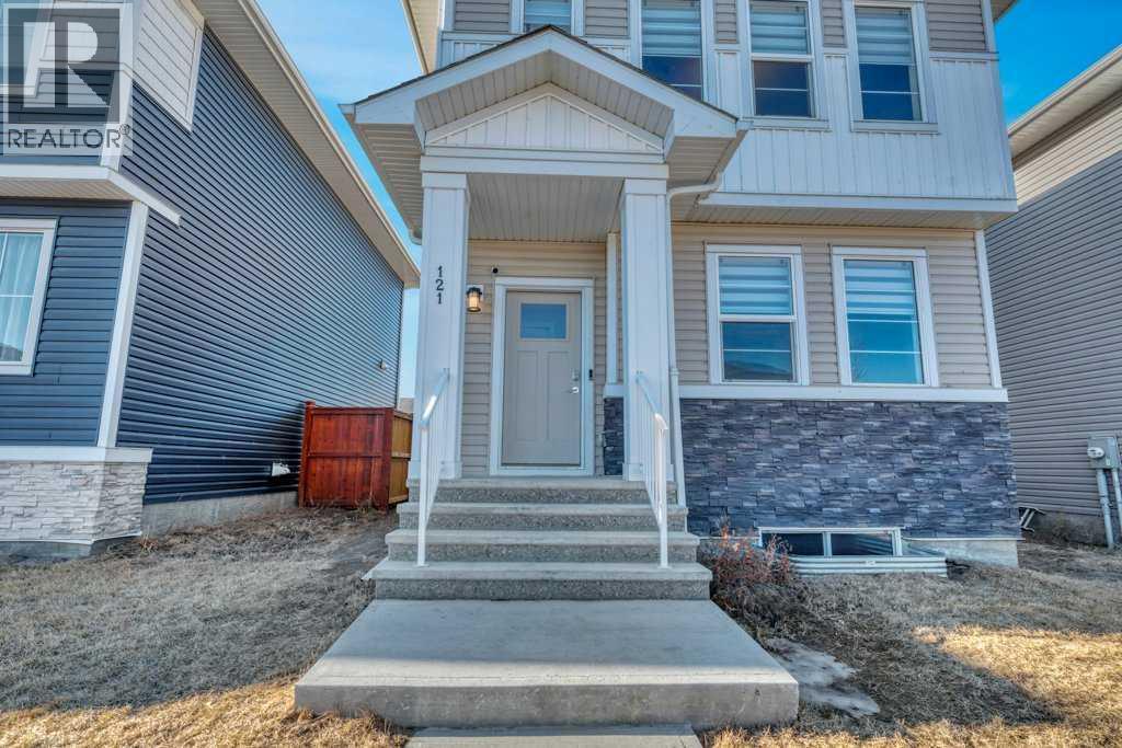 Covered Front Step - 121 Dawson Circle, Chestermere, AB - Outdoor