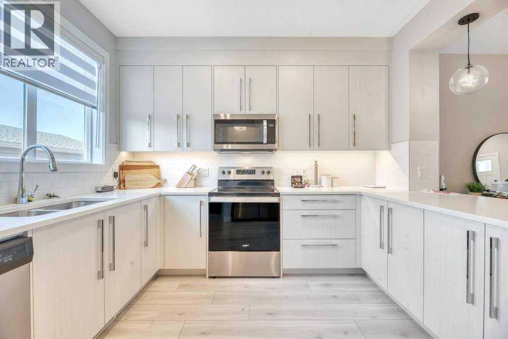 121 Dawson Circle, Chestermere, AB - Indoor Photo Showing Kitchen With Double Sink With Upgraded Kitchen