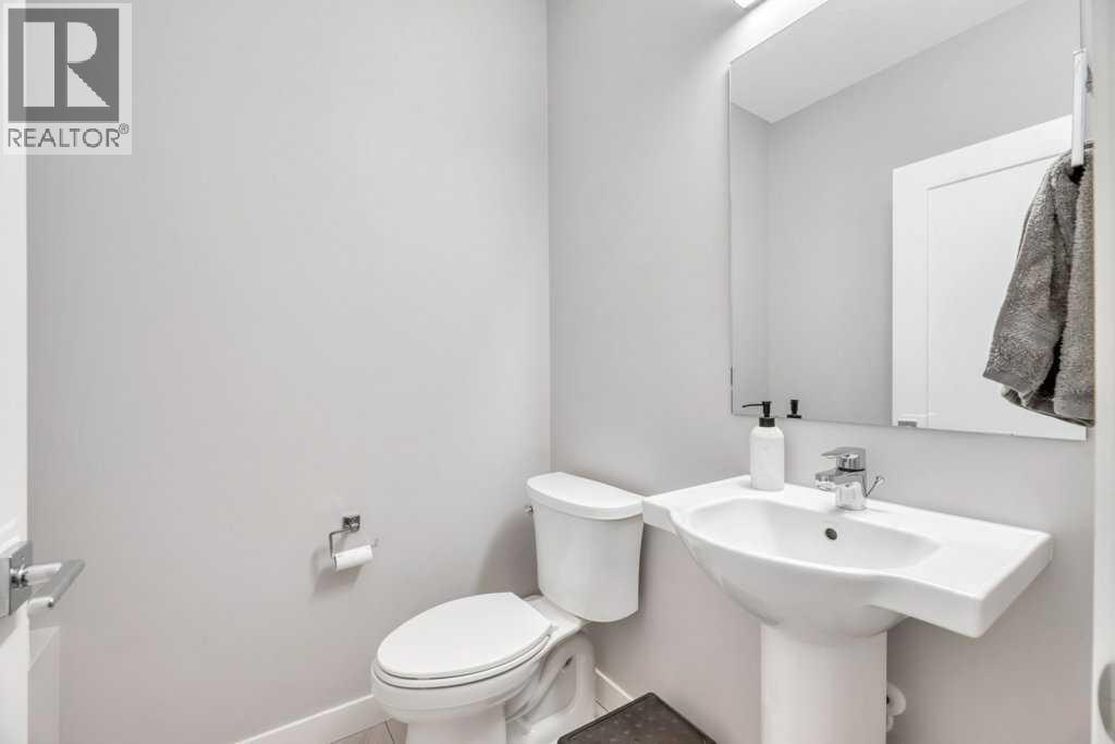 121 Dawson Circle, Chestermere, AB - Indoor Photo Showing Bathroom
