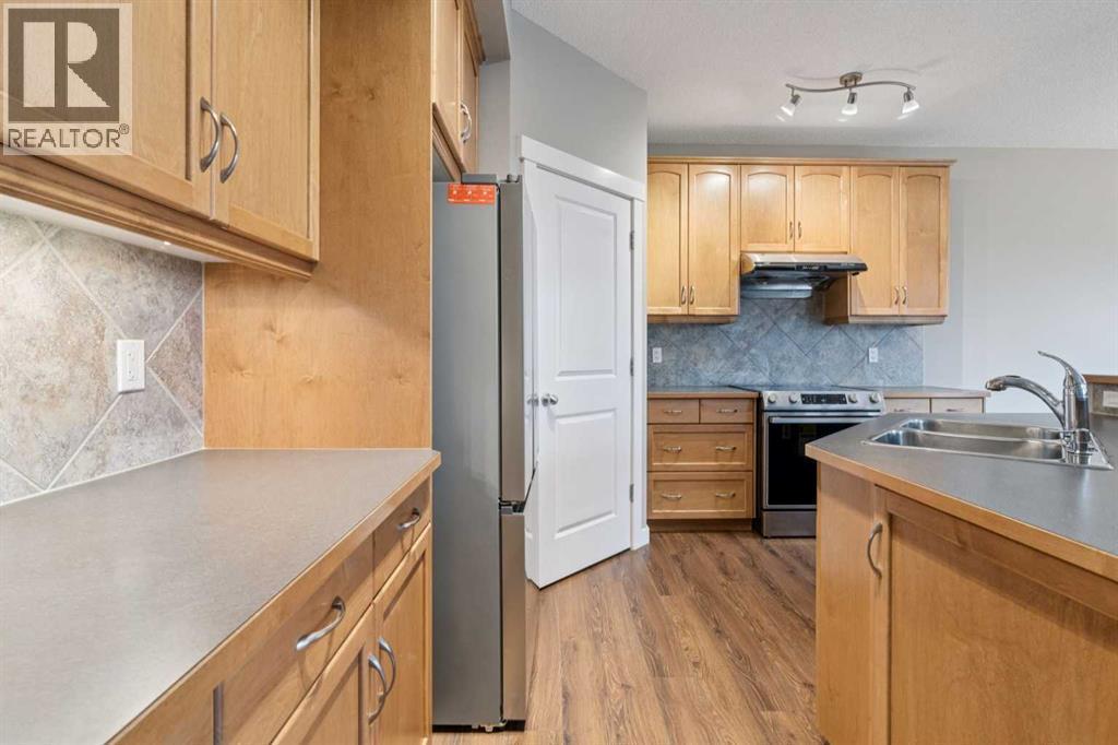 327 Panamount Point Nw, Calgary, AB - Indoor Photo Showing Kitchen With Double Sink