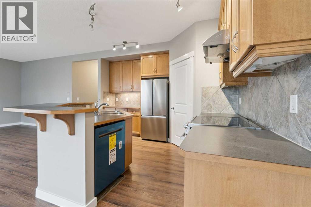 327 Panamount Point Nw, Calgary, AB - Indoor Photo Showing Kitchen