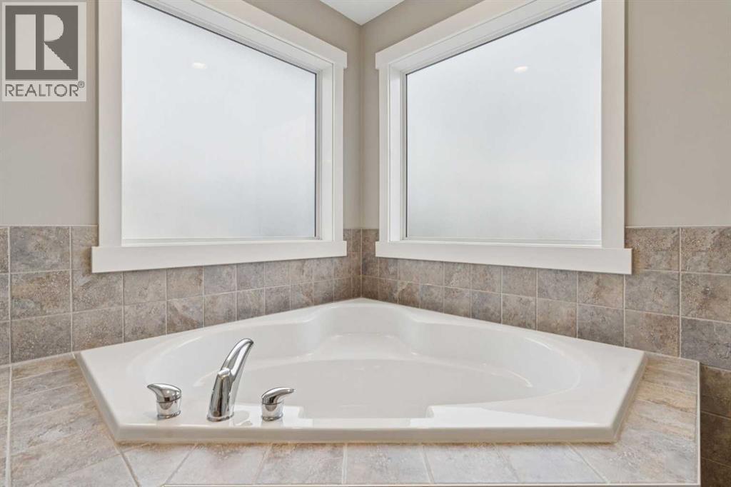 327 Panamount Point Nw, Calgary, AB - Indoor Photo Showing Bathroom