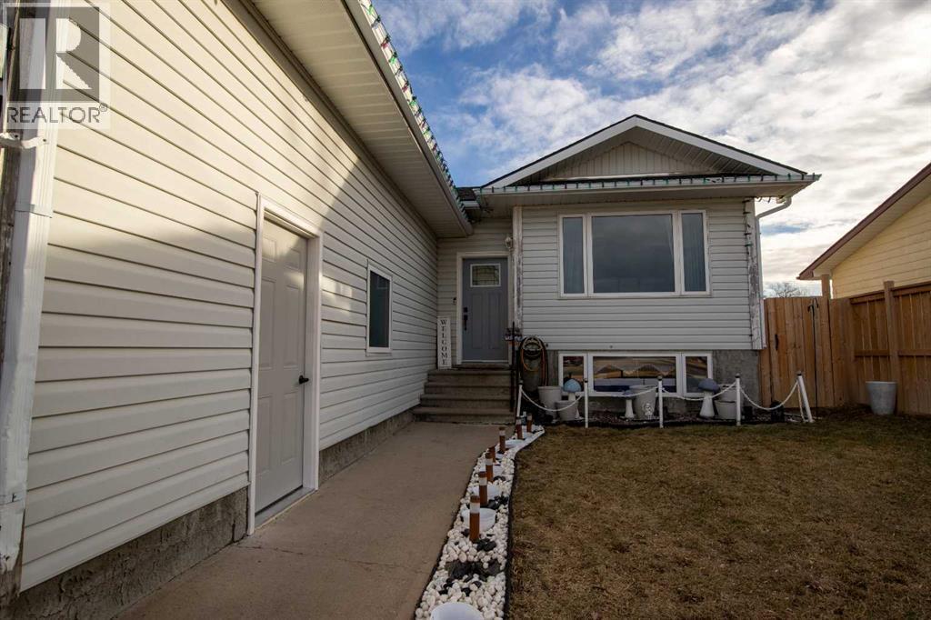 5018 42 Avenue, Taber, AB - Outdoor With Exterior