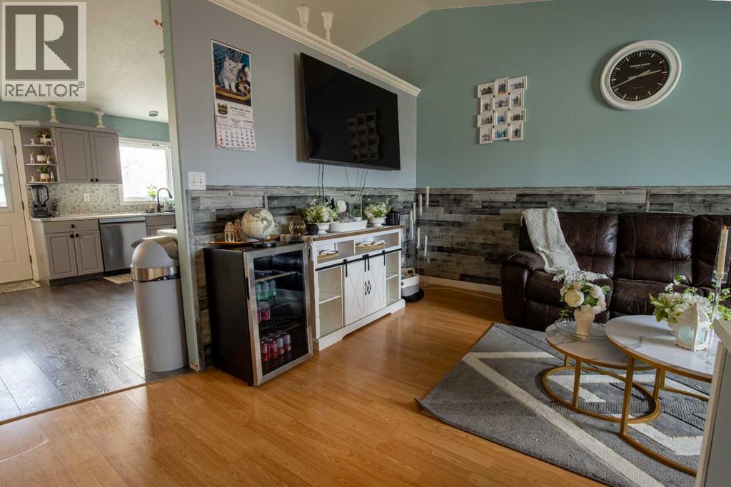 5018 42 Avenue, Taber, AB - Indoor Photo Showing Kitchen