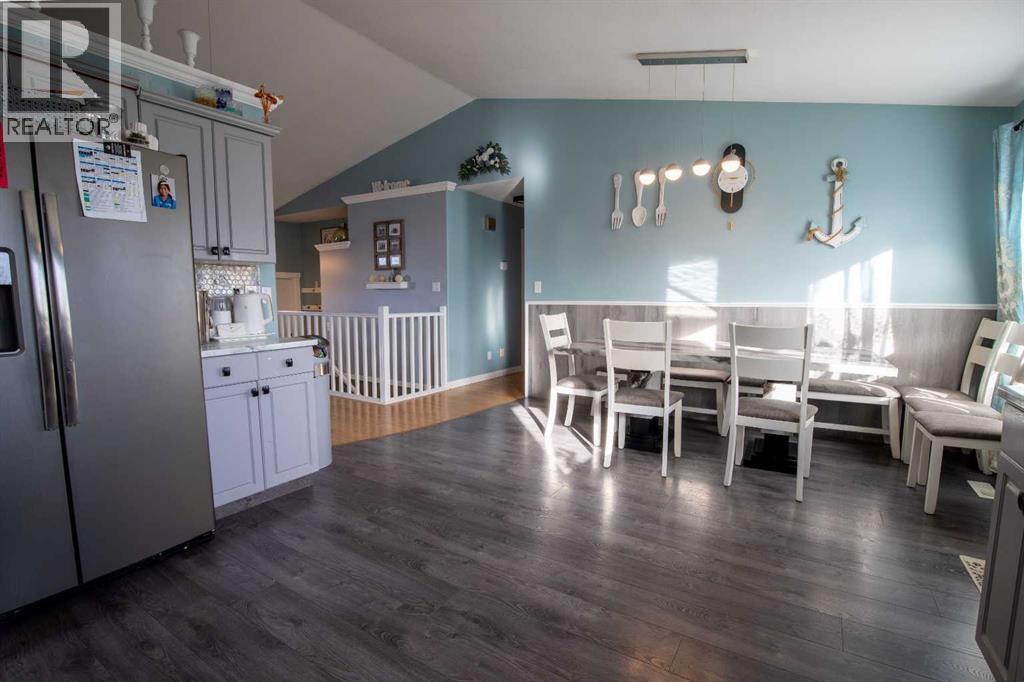 5018 42 Avenue, Taber, AB - Indoor Photo Showing Dining Room