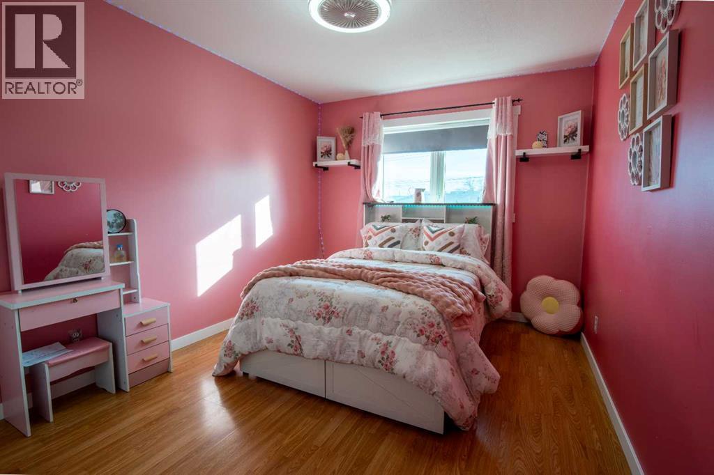 5018 42 Avenue, Taber, AB - Indoor Photo Showing Bedroom