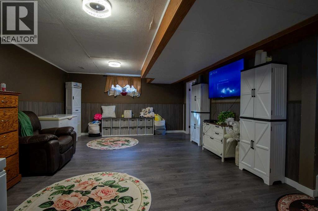 5018 42 Avenue, Taber, AB - Indoor