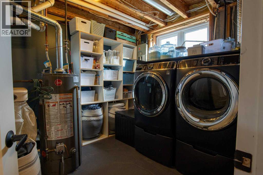 5018 42 Avenue, Taber, AB - Indoor Photo Showing Laundry Room