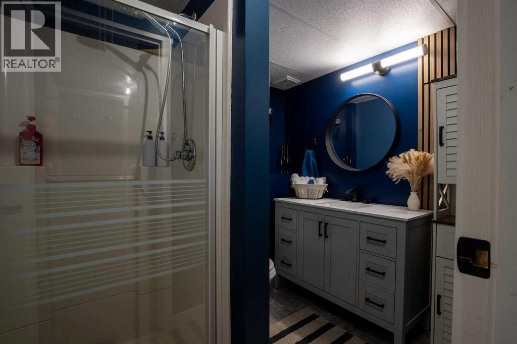 5018 42 Avenue, Taber, AB - Indoor Photo Showing Bathroom