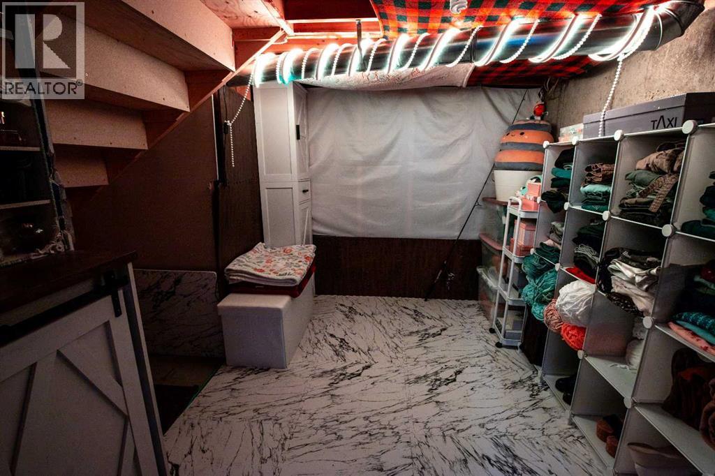 5018 42 Avenue, Taber, AB - Indoor