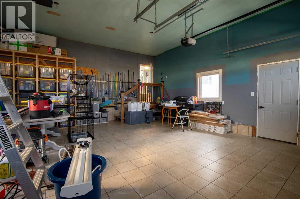 5018 42 Avenue, Taber, AB - Indoor