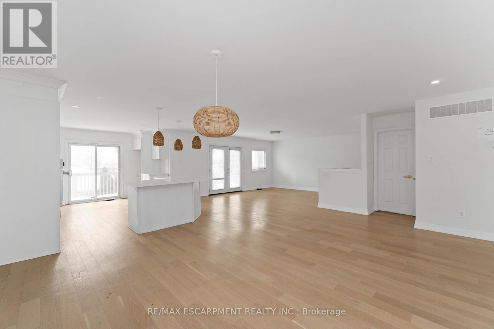 1056 Beach Boulevard, Hamilton, ON - Indoor Photo Showing Other Room