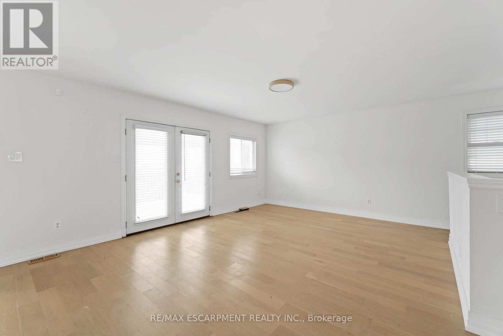 1056 Beach Boulevard, Hamilton, ON - Indoor Photo Showing Other Room