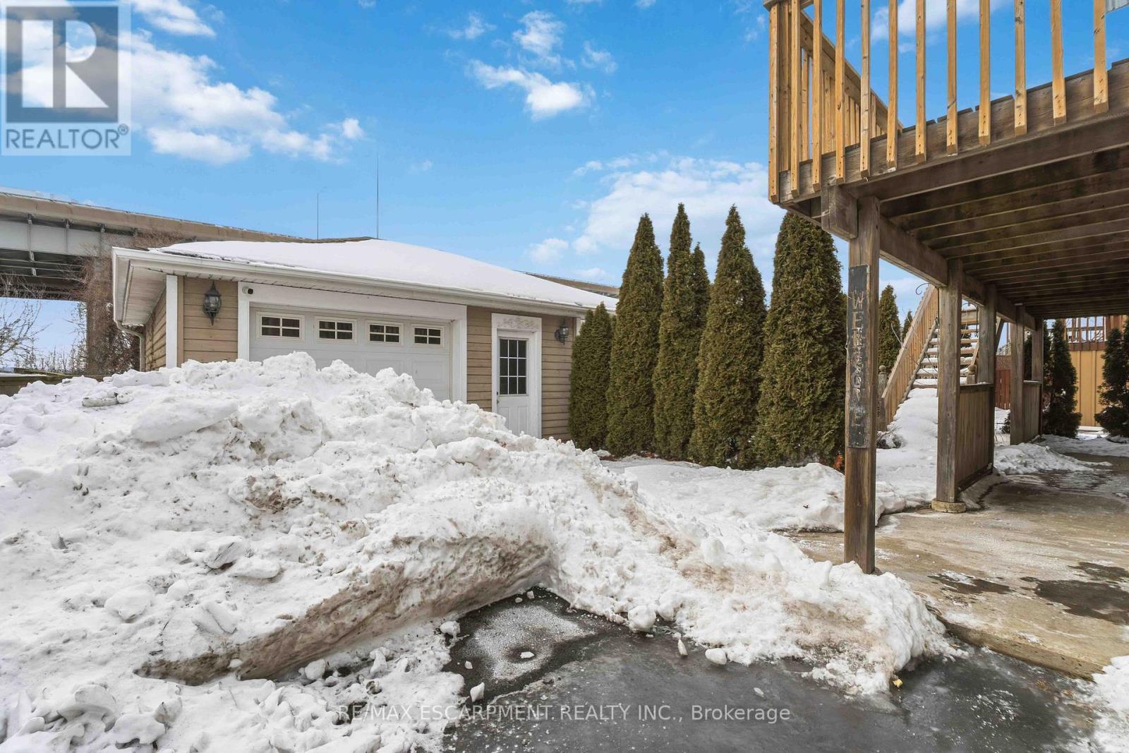 1056 Beach Boulevard, Hamilton, ON - Outdoor