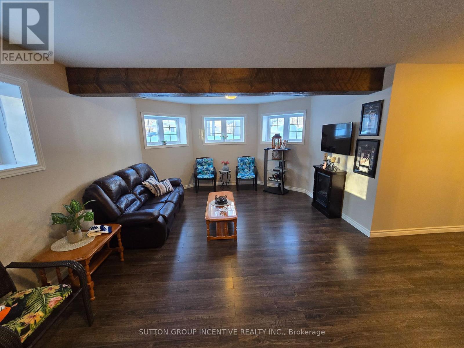 113 Desroches Trail, Tiny, ON - Indoor Photo Showing Living Room