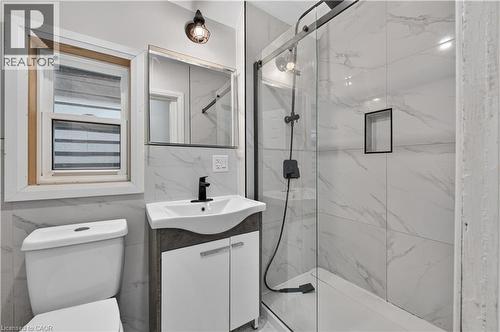 55 Francis Street, Hamilton, ON - Indoor Photo Showing Bathroom