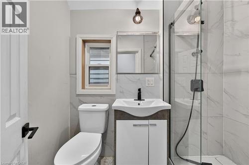 55 Francis Street, Hamilton, ON - Indoor Photo Showing Bathroom