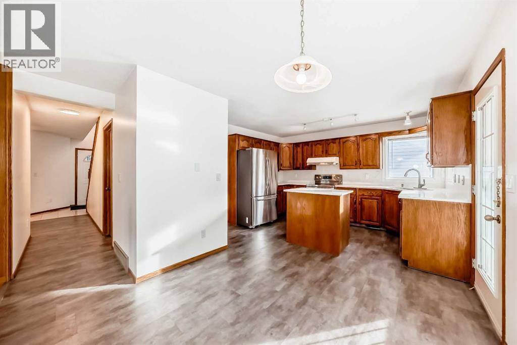 266 Edgepark Way Nw, Calgary, AB - Indoor Photo Showing Kitchen