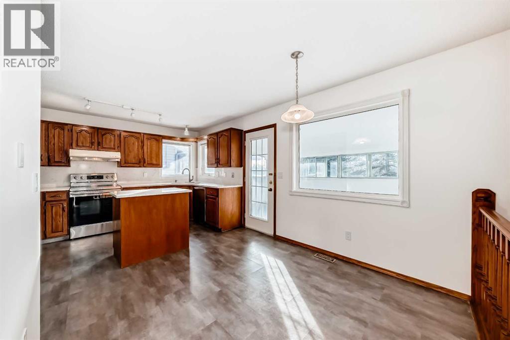 266 Edgepark Way Nw, Calgary, AB - Indoor Photo Showing Kitchen