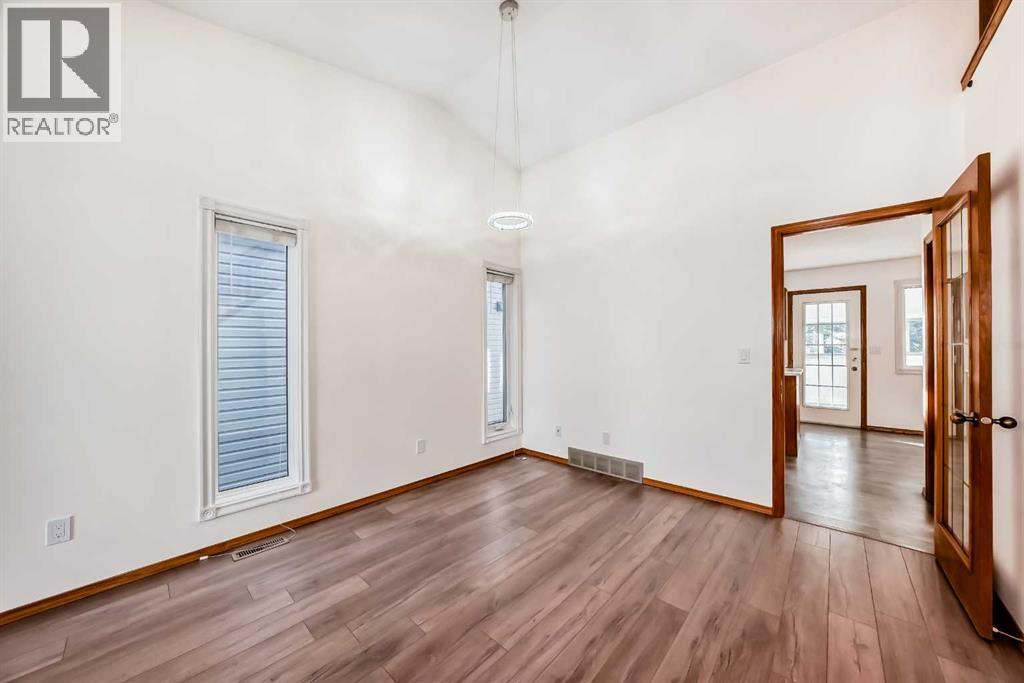 266 Edgepark Way Nw, Calgary, AB - Indoor Photo Showing Other Room