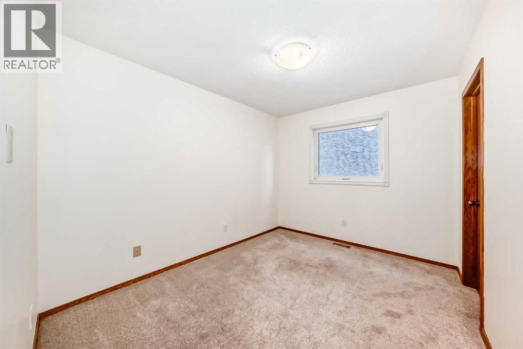 266 Edgepark Way Nw, Calgary, AB - Indoor Photo Showing Other Room