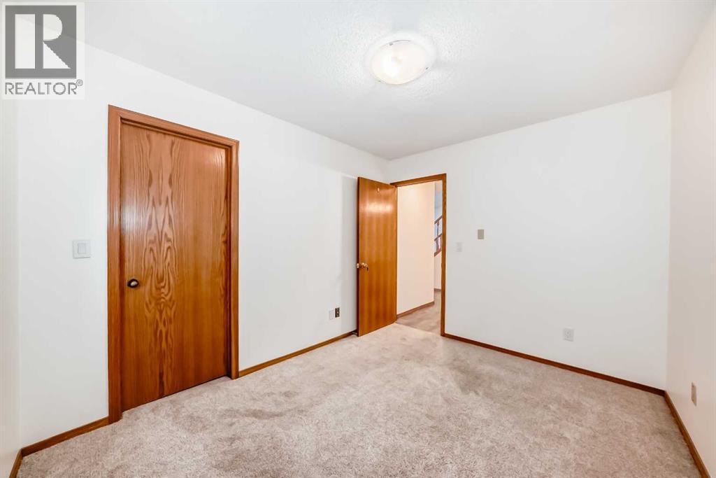 266 Edgepark Way Nw, Calgary, AB - Indoor Photo Showing Other Room