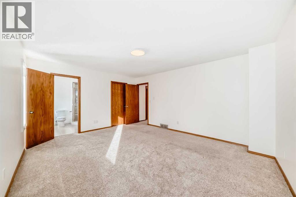 266 Edgepark Way Nw, Calgary, AB - Indoor Photo Showing Other Room