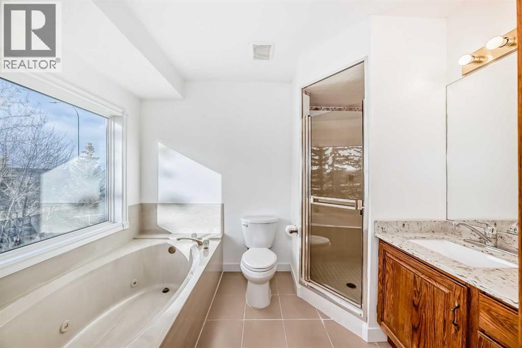 266 Edgepark Way Nw, Calgary, AB - Indoor Photo Showing Bathroom