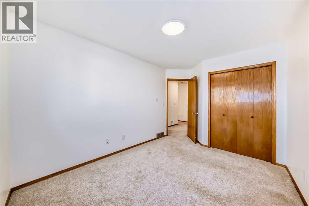 266 Edgepark Way Nw, Calgary, AB - Indoor Photo Showing Other Room