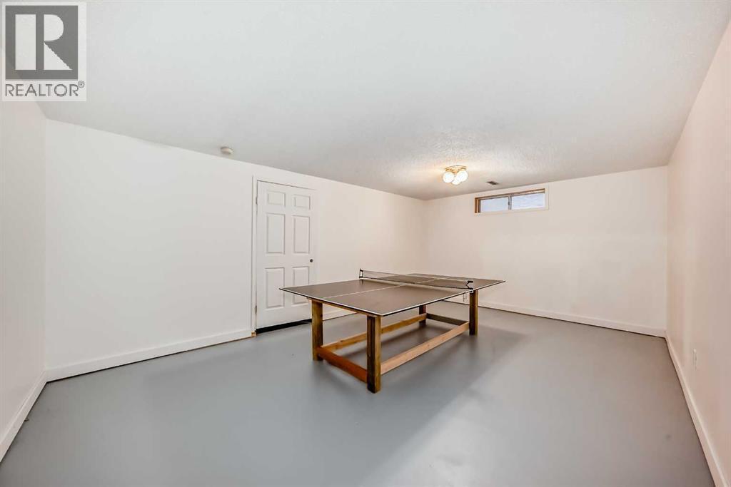 266 Edgepark Way Nw, Calgary, AB - Indoor Photo Showing Other Room