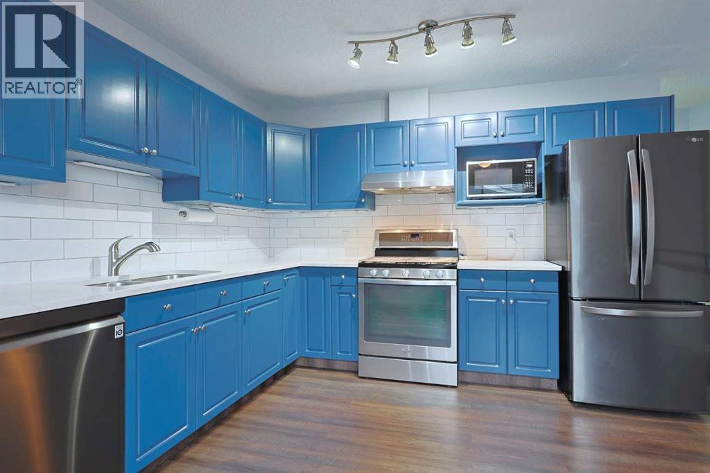 19 Sunridge Crescent Nw, Airdrie, AB - Indoor Photo Showing Kitchen With Stainless Steel Kitchen With Double Sink