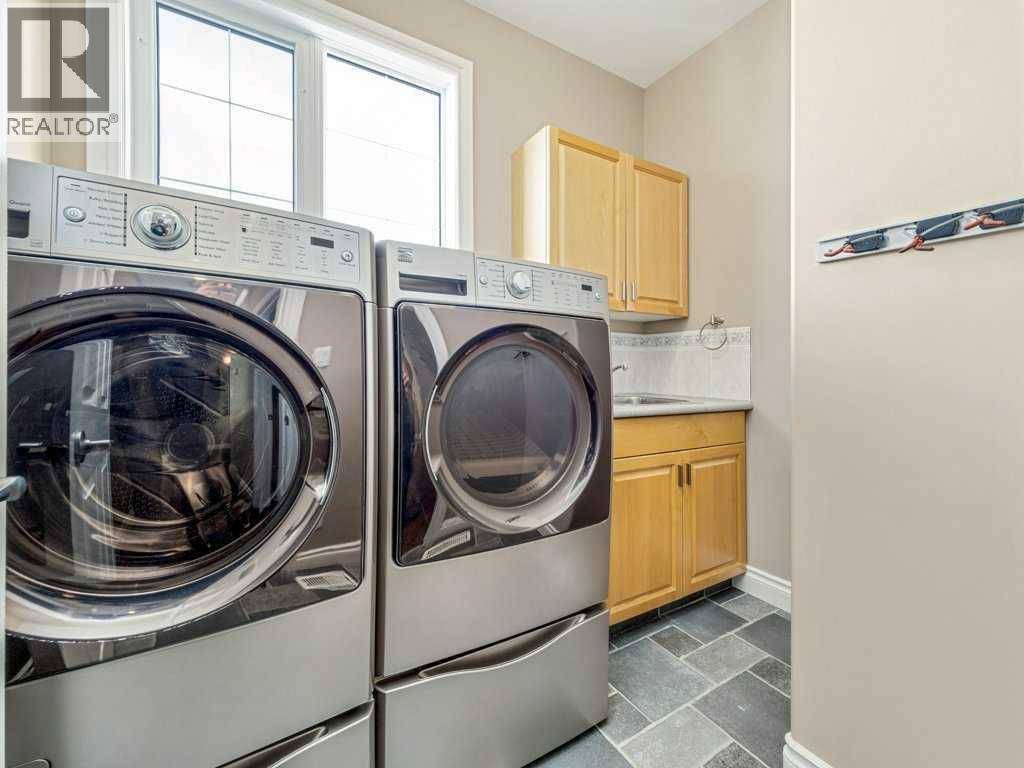 24 Fairmont Point S, Lethbridge, AB - Indoor Photo Showing Laundry Room