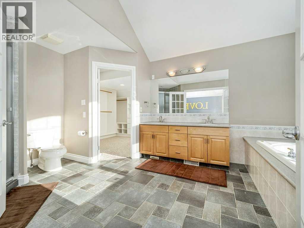 24 Fairmont Point S, Lethbridge, AB - Indoor Photo Showing Bathroom