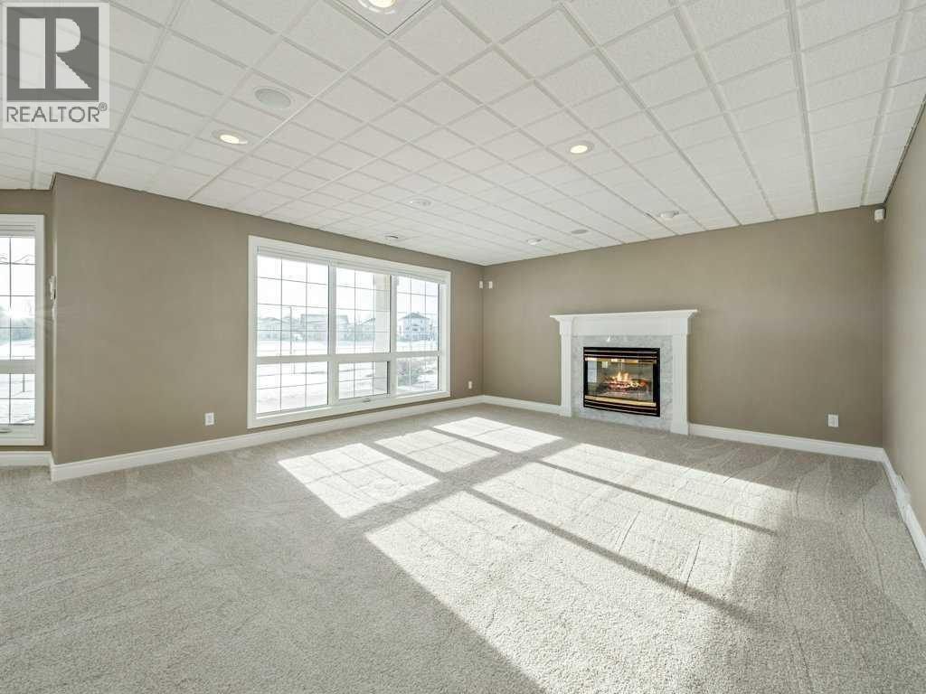 24 Fairmont Point S, Lethbridge, AB - Indoor With Fireplace