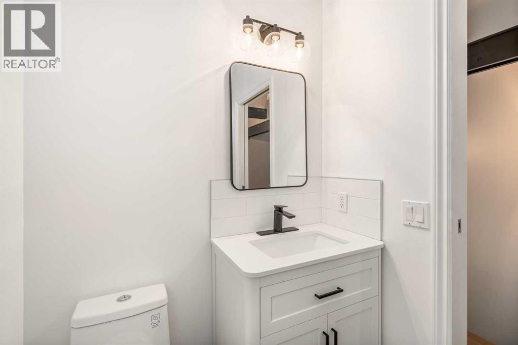 15 A Arlington Bay Se, Calgary, AB - Indoor Photo Showing Bathroom