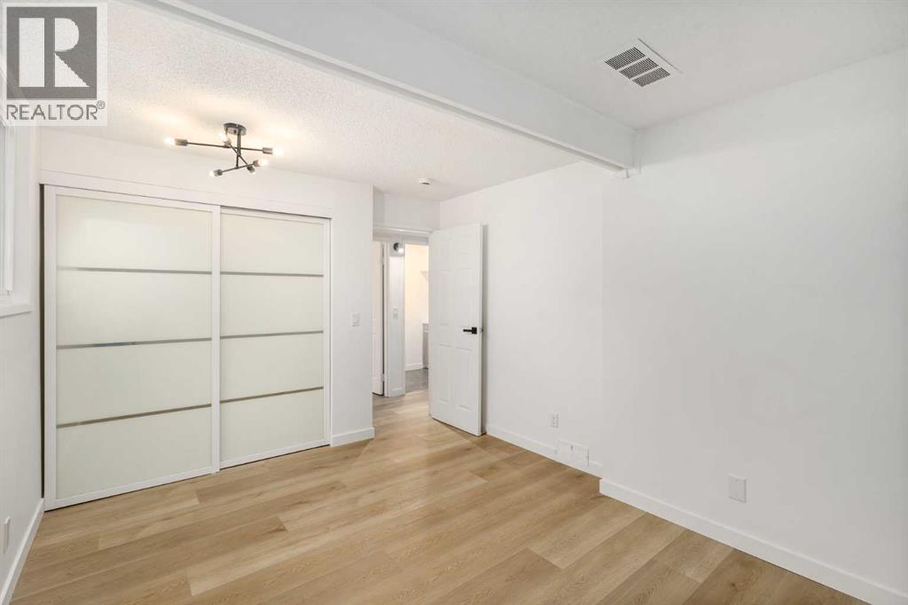 15 A Arlington Bay Se, Calgary, AB - Indoor Photo Showing Other Room