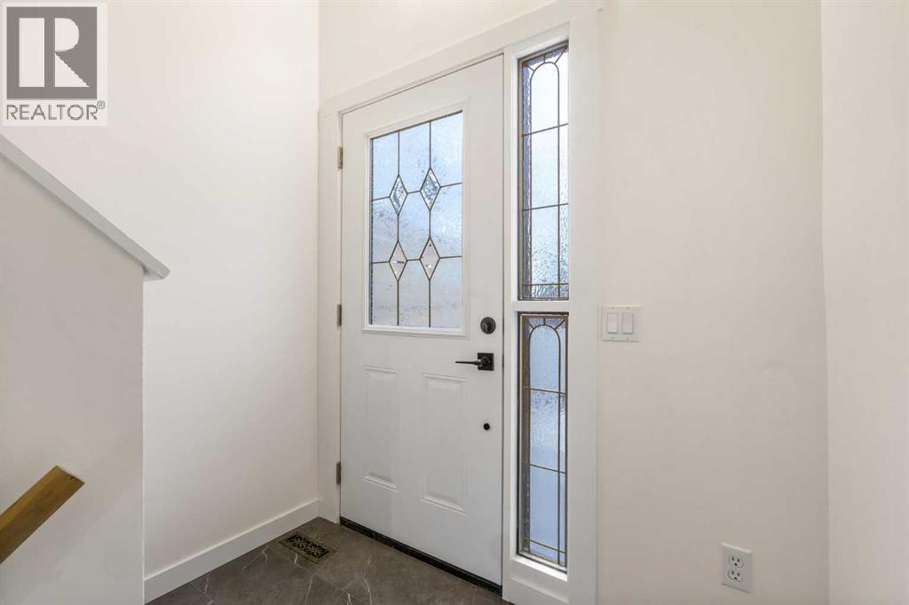 15 A Arlington Bay Se, Calgary, AB - Indoor Photo Showing Other Room