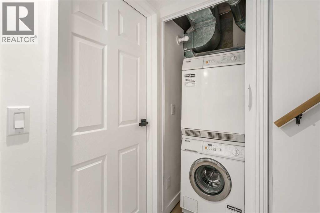 15 A Arlington Bay Se, Calgary, AB - Indoor Photo Showing Laundry Room
