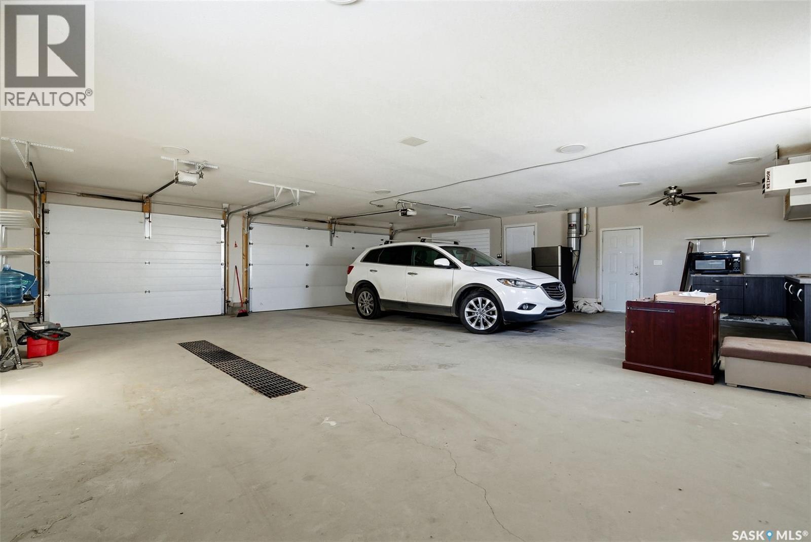 Matt Acreage, Edenwold, SK - Indoor Photo Showing Garage