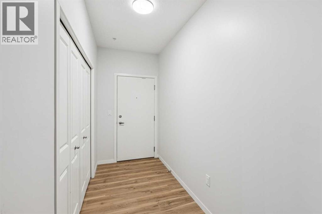 3116, 33 Carringham Gate Nw, Calgary, AB - Indoor Photo Showing Other Room
