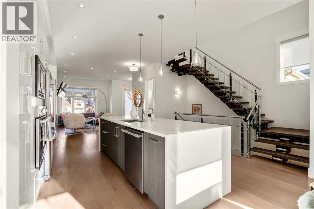 Big Windows W/ Lots of Natural Light - 303 30 Avenue Ne, Calgary, AB - Indoor Photo Showing Kitchen With Upgraded Kitchen