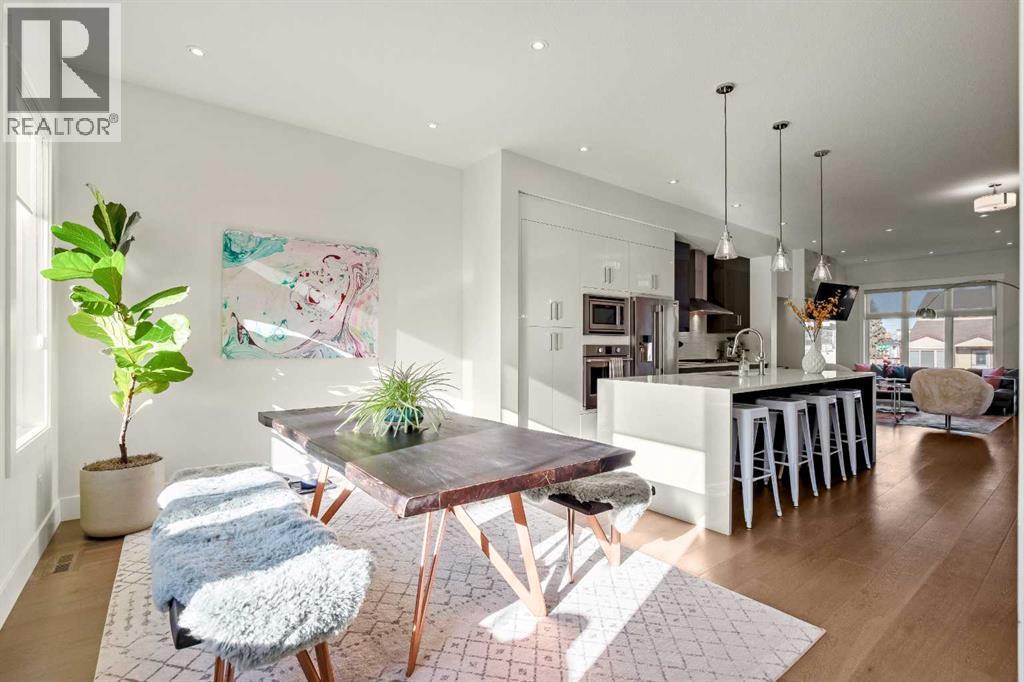 Large South Exposure Windows - 303 30 Avenue Ne, Calgary, AB - Indoor