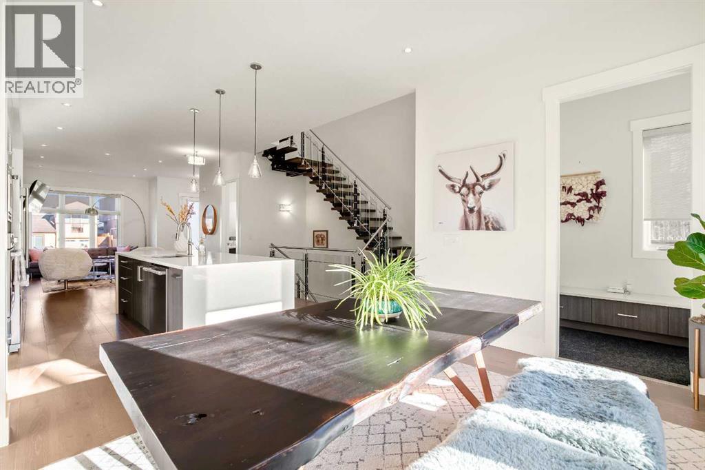 Great Sightlines Throughout the Main - 303 30 Avenue Ne, Calgary, AB - Indoor