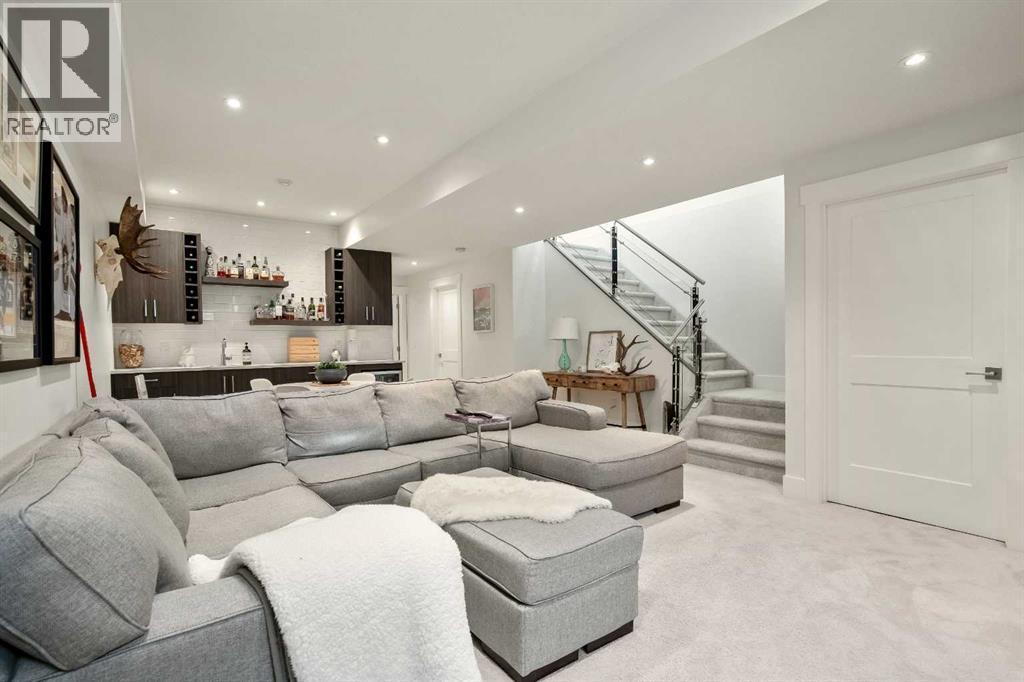 Great Open Space - 303 30 Avenue Ne, Calgary, AB - Indoor Photo Showing Living Room